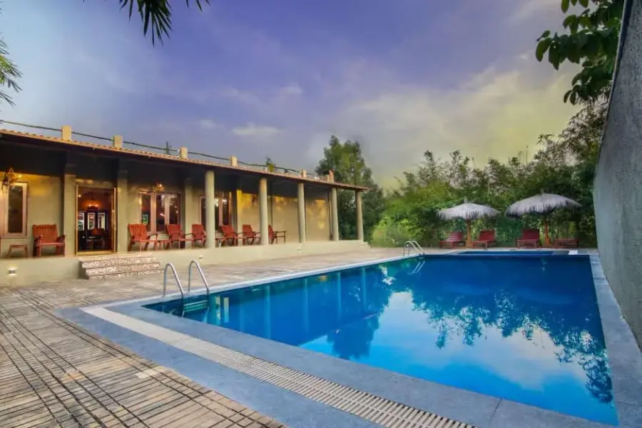 Semi-Luxury stay — cottages, grounds and dining near the Tadoba safari gate (photo 9)