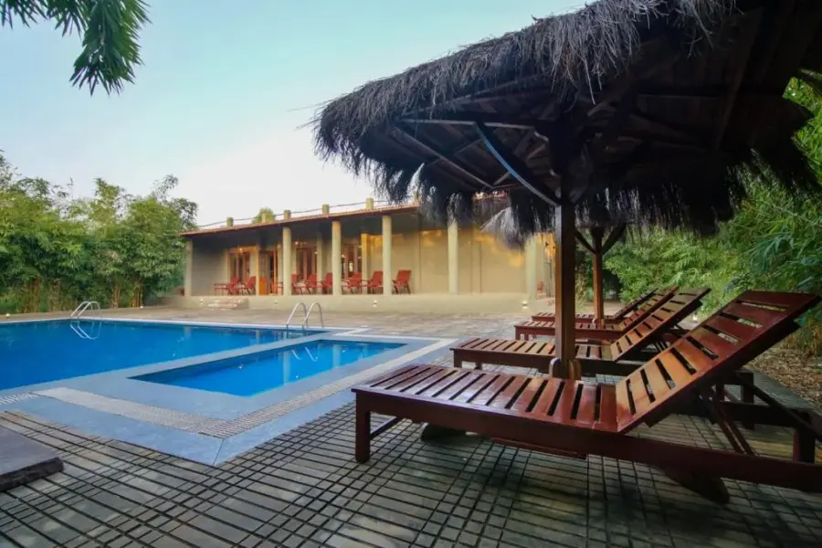 Semi-Luxury stay — cottages, grounds and dining near the Tadoba safari gate (photo 7)