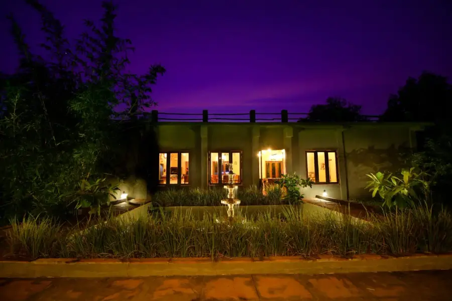 Semi-Luxury stay — cottages, grounds and dining near the Tadoba safari gate (photo 27)