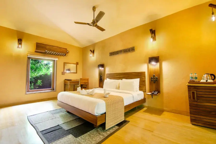 Semi-Luxury stay — cottages, grounds and dining near the Tadoba safari gate (photo 35)