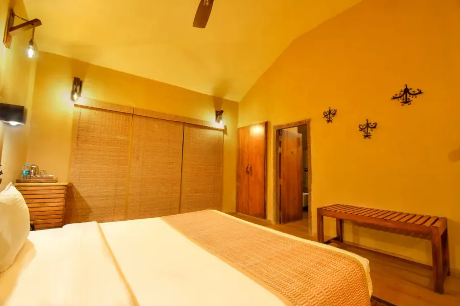 Semi-Luxury stay — cottages, grounds and dining near the Tadoba safari gate (photo 44)