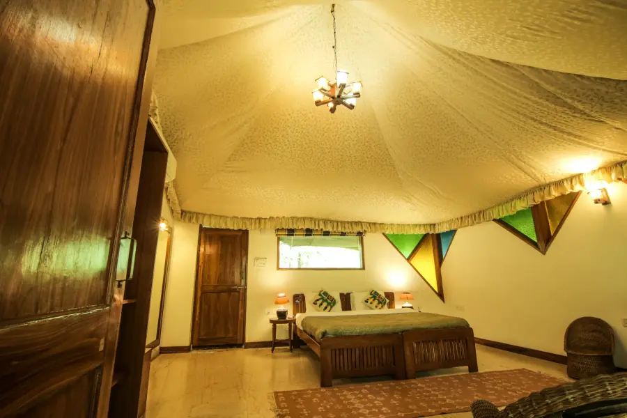 Luxury safari tent at a jungle camp near Pench’s Turia gate (photo 1)