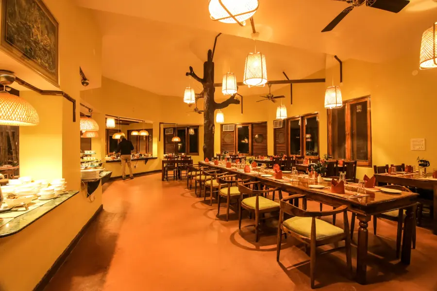 Grounds, dining and experiences at a luxury jungle camp near Pench (photo 8)