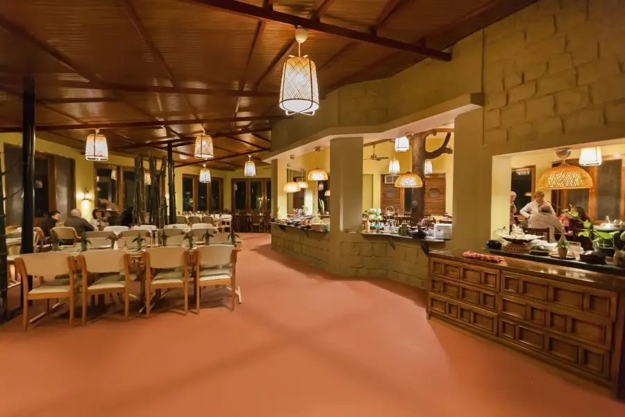 Grounds, dining and experiences at a luxury jungle camp near Pench (photo 12)