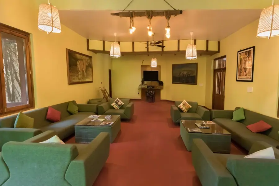 Grounds, dining and experiences at a luxury jungle camp near Pench (photo 15)