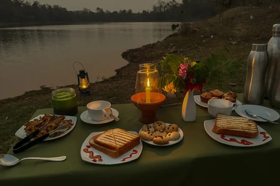 Grounds, dining and experiences at a luxury jungle camp near Pench (photo 18)