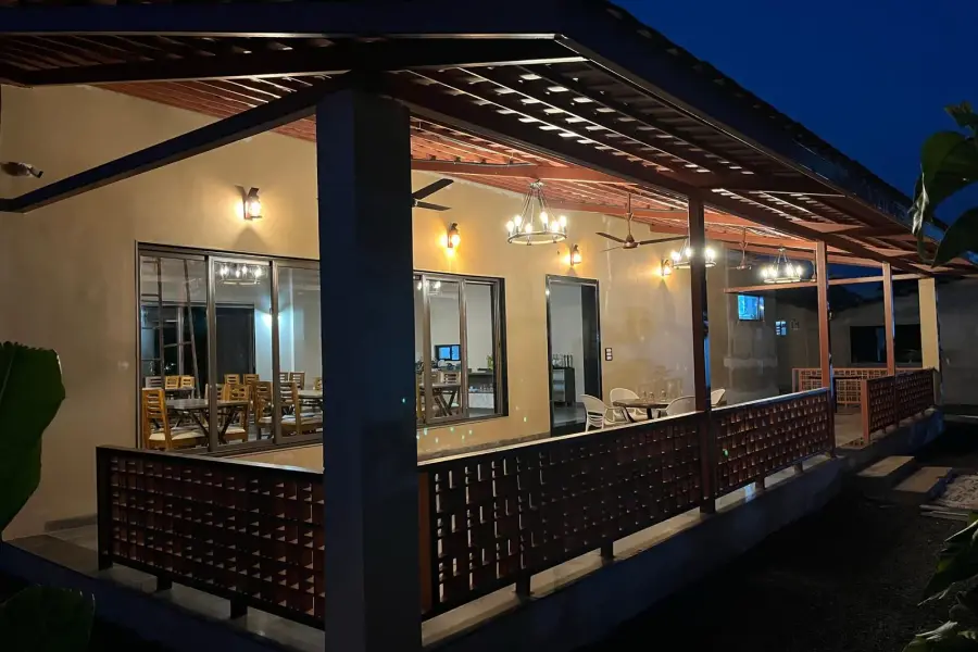Pool, lawns and dining at a semi-luxury resort near Pench (photo 15)