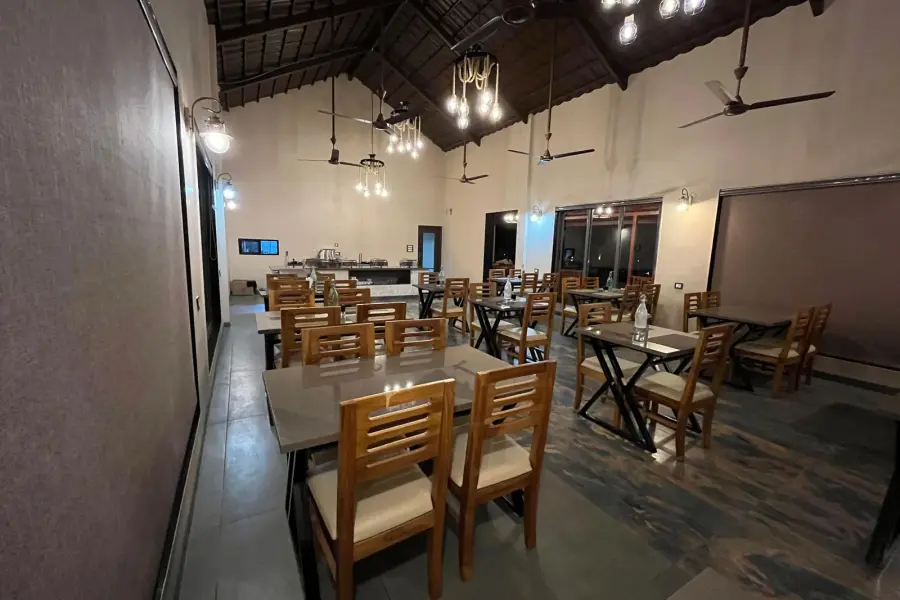 Pool, lawns and dining at a semi-luxury resort near Pench (photo 16)