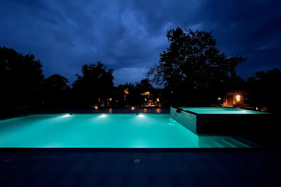 Pool, lawns and dining at a semi-luxury resort near Pench (photo 21)
